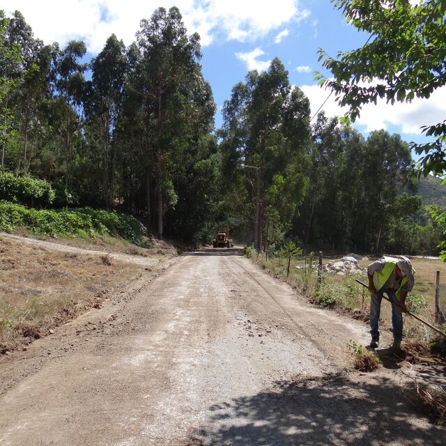 Preparação da Pavimentação da Via Municipal 1386 Carvalhal do Chão-Cabrum-Arões(agosto'17)
