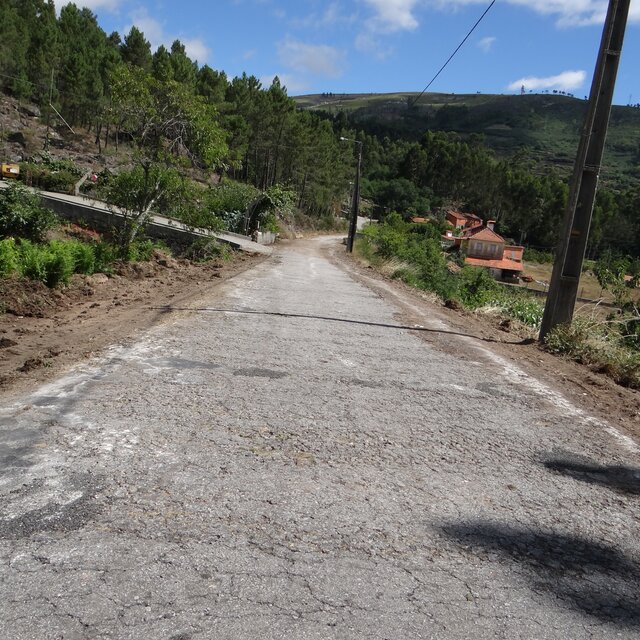 Preparação da Pavimentação da Via Municipal 1386 Carvalhal do Chão-Cabrum-Arões(agosto'17)