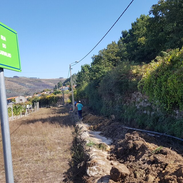 Reabilitação da Rua do Carvalho, Fuste com Rede de águas pluviais/rega e pavimentação (Outubro'17)