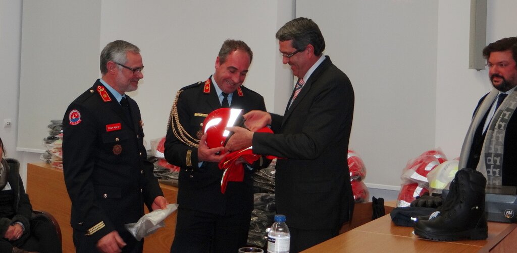 Bombeiros recebem Equipamento de Proteção Individual