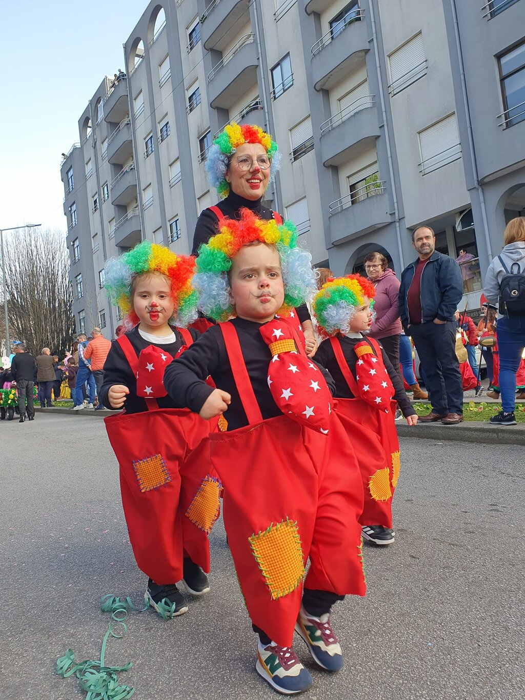 Desfile de Carnaval encheu as ruas da cidade